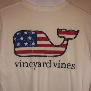 Men’s Vineyard Vines t-shirt.